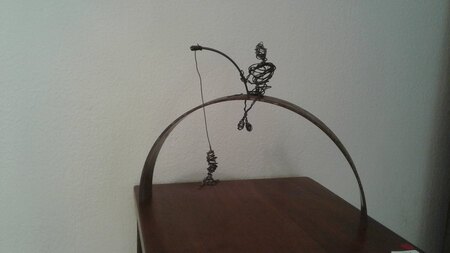 &Ccedil;a mord ?  Fil de fer et acier 35x25cm