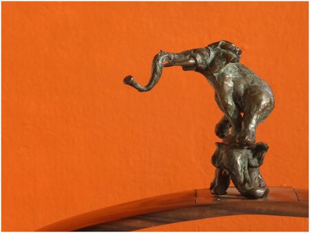 Et hop ! bronze et bois (Eb&egrave;ne)