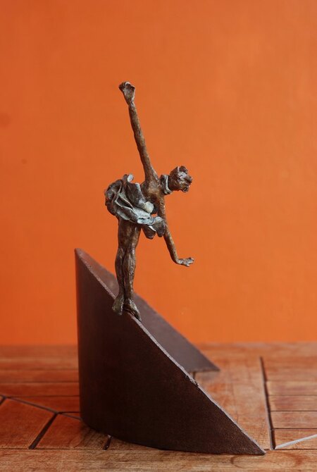 Equilibriste bronze et acier