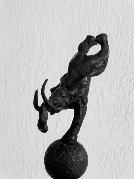Oups c'est risqu&eacute; ! bronze et acier